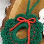 The Cutest Mini Crochet Wreath You’ll Make in Under 15 Minutes!