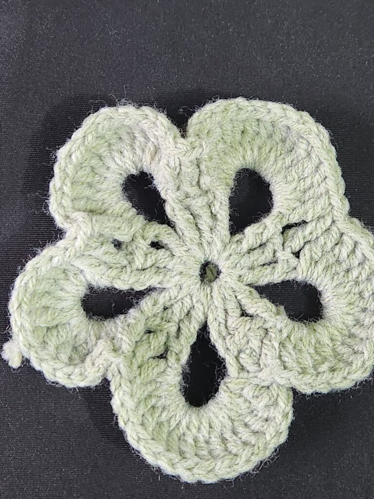 Easy 5 petal crochet flower made with thick yarn